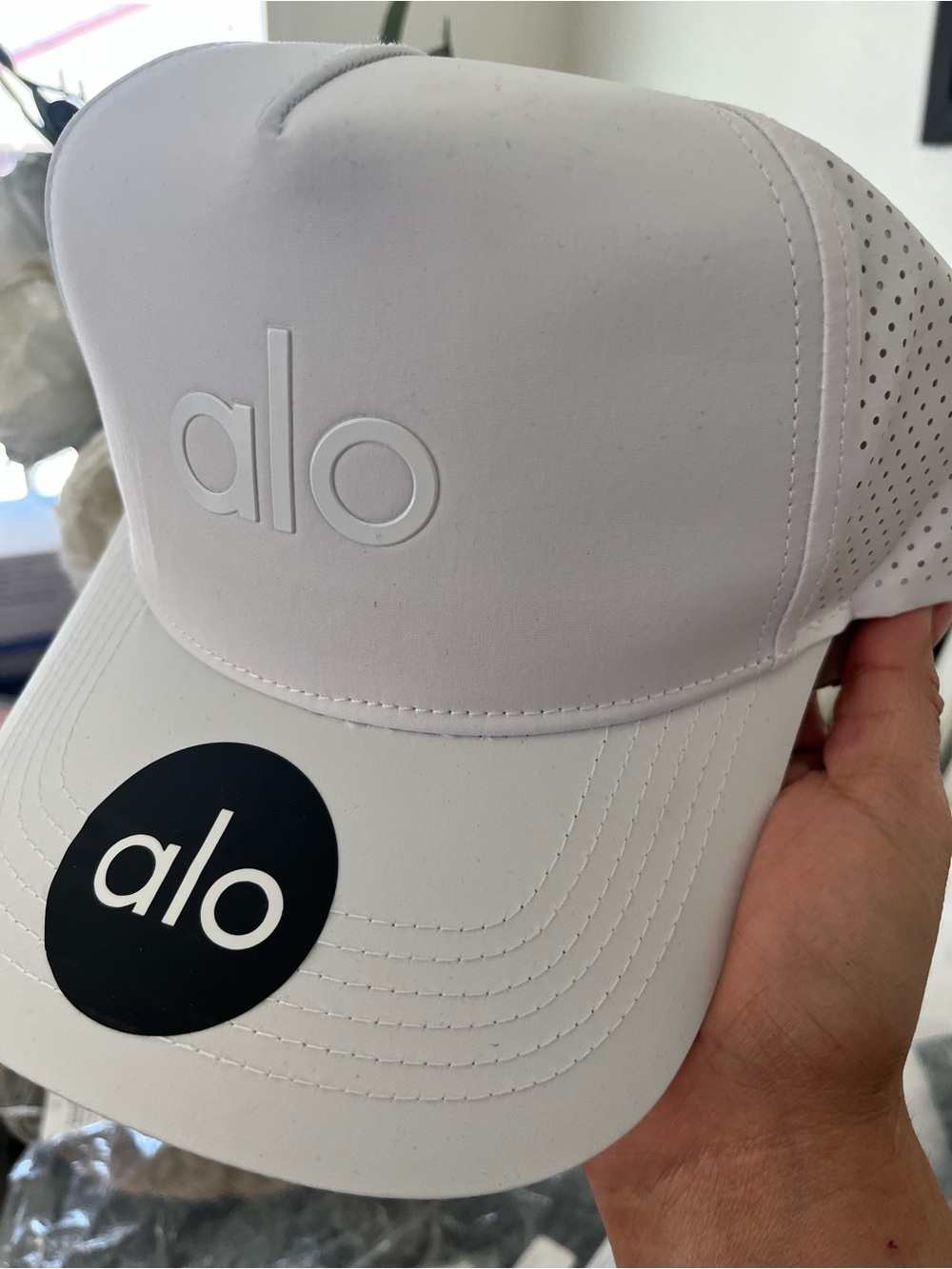 ALO Yoga Men’s White Performance Cap